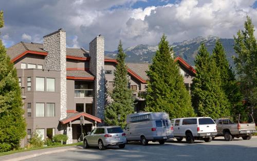 Three-Bedroom Apartment image 3
