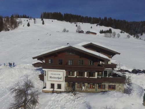 Modern holiday home near the ski area