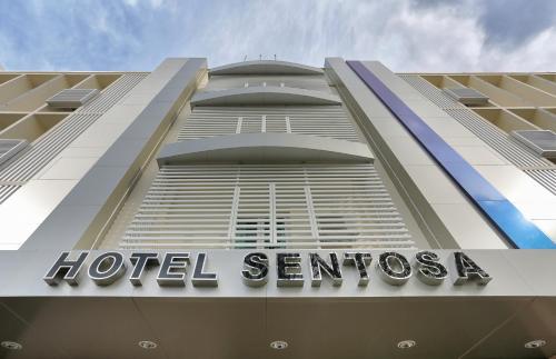 Вхід, Hotel Sentosa in Куала Белаіт