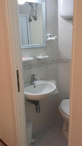 Bathroom, Hotel Del Capitano in Ponza Island