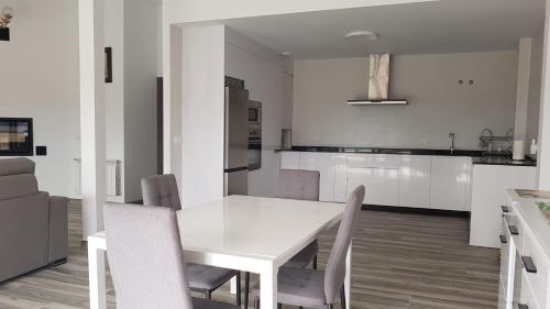 廚房, Apartamentos Las Huertas in 巴爾貝爾德德爾夫雷斯諾