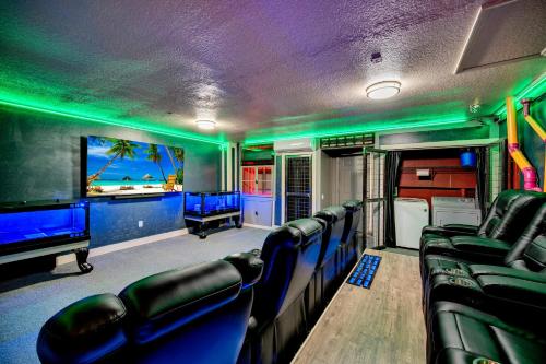 5BR Luxury Home - Family Resort - Private Pool Hot Tub and Games! - image 12