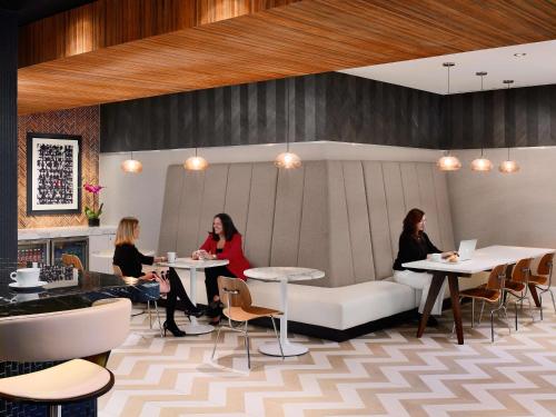 Sonesta Philadelphia Downtown Rittenhouse Square - image 6