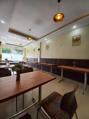 Restaurant, GRAND AVIRA HOTEL AMBON in Ambon