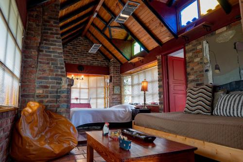 1 double bed, 1 twin bed