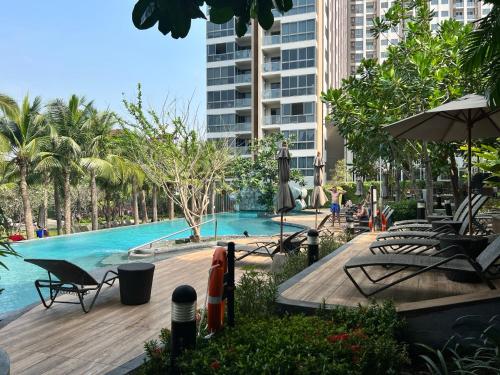 Uplifting 2-BDR Sea View Condo UNIXX South Pattay