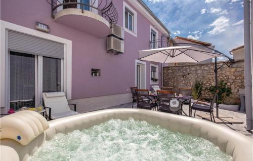 Awesome home in Grizane with 3 Bedrooms, Jacuzzi and WiFi - Grižane