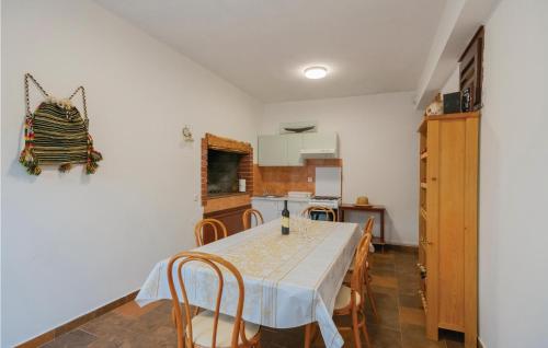 Nice Home In Vrgorac With Kitchen