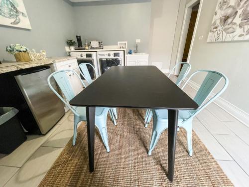 Perfect Wrigleyville Stay