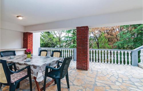  Two-Bedroom Apartment in Donji Karin in Donji Karin