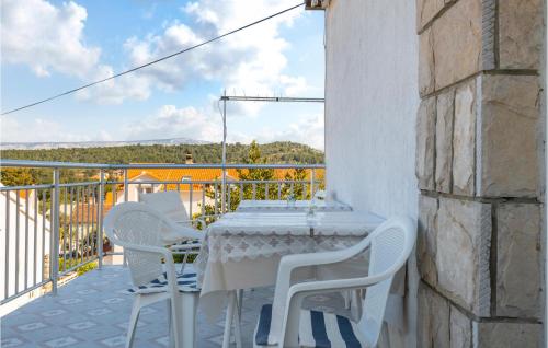 Beautiful Apartment In Stari Grad With Wifi - Stari Grad