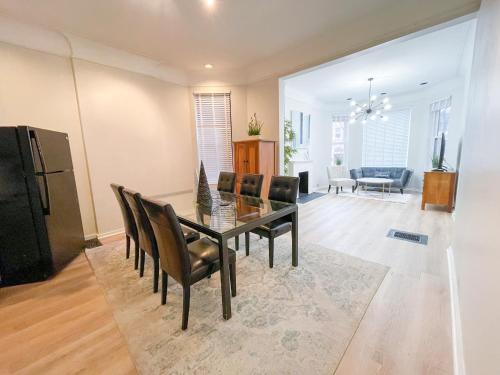 Wrigleyville Friends Unit - 5bdrm in Chicago, USA