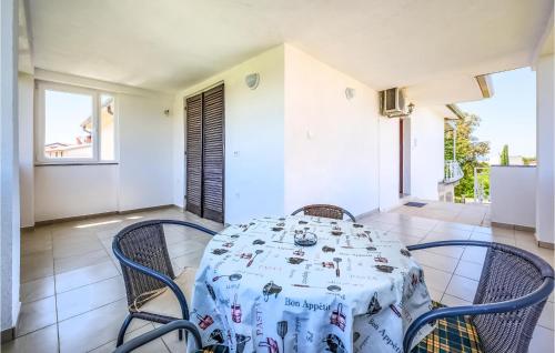 Erkély/terasz, Beautiful Apartment In Umag With Wifi in Lovrecica