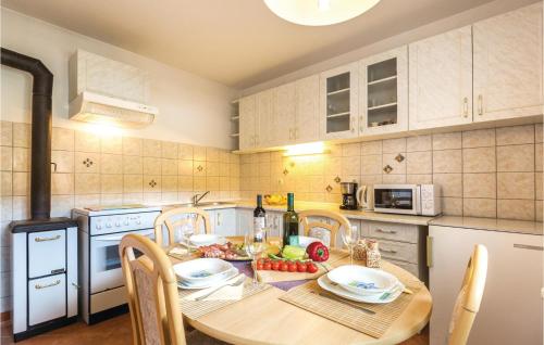 Kitchen, Stunning Home In Slivno in Slivno