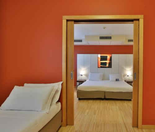 Family Room (2 Adults + 2 Children)