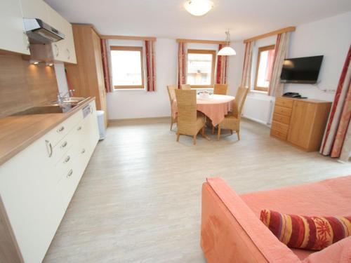 Apartment in Uderns near Ski Lift Hochzillertal, Uderns (zdjęcie 2)