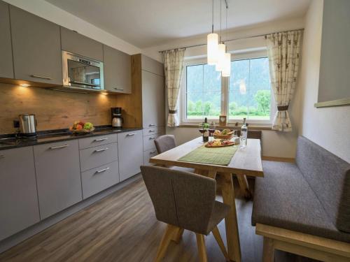 ห้องครัว, Chalet in Mayrhofen near Ski Lifts in เบิร์กสตอล