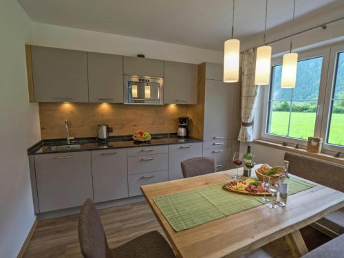 ห้องครัว, Chalet in Mayrhofen near Ski Lifts in เบิร์กสตอล