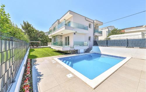 Stunning Home In Kastel Luksic With Wifi, Outdoor Swimming Pool And Heated Swimming Pool - Kaštela