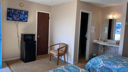 Alpine Motel room,Wifi,Sandy Beach,Boat Ramp,Pier and Marina,Bath House with Laundromat