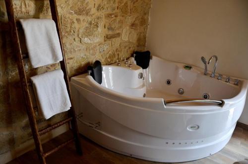 Deluxe Suite with Spa Bath