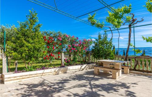 1 Bedroom Nice Apartment In Duce - Location saisonnière - Duće