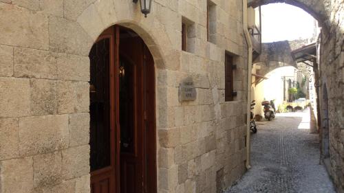 Camelot Traditional & Classic Hotel - image 8