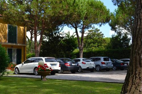 Hotel Villa Fiorisella – Poveromo, WI