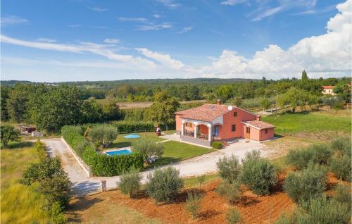 Beautiful Home In Visnjan With Outdoor Swimming Pool