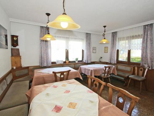 Spacious Apartment in F gen near Ski Area