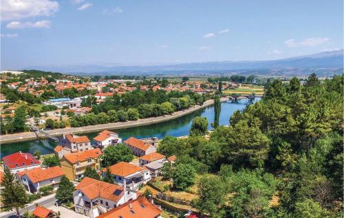 Amazing Home In Vojnic Sinjski With Kitchen