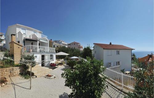 Amazing Apartment In Okrug Gornji With Wifi
