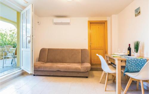  One-Bedroom Apartment in Ploce, Pension in Ploča