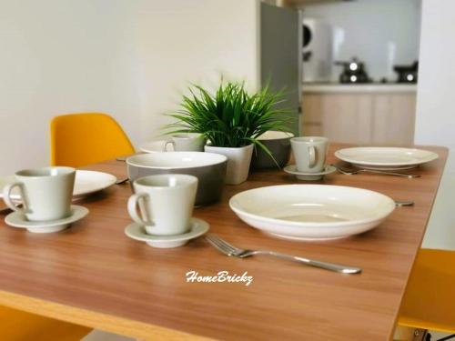 Signature 2BR 5Pax Serviced Residence I HomeBrickz