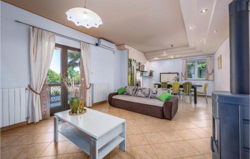  Holiday Home Krsan with Outdoor Swimmingpool in Kršan