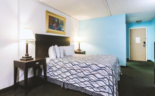 Sky-Palace Inn & Suites Wichita East