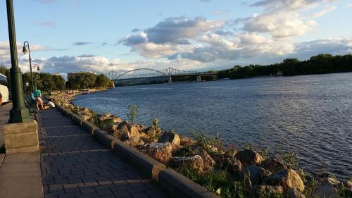 สภาพแวดล้อมโดยรอบ, Rodeway Inn La Crosse in ลาครอสส์ (WI)