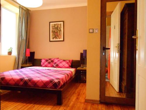 room detail thumbnail 1