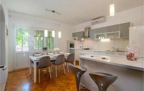  Three-Bedroom Apartment in Gata in Gata