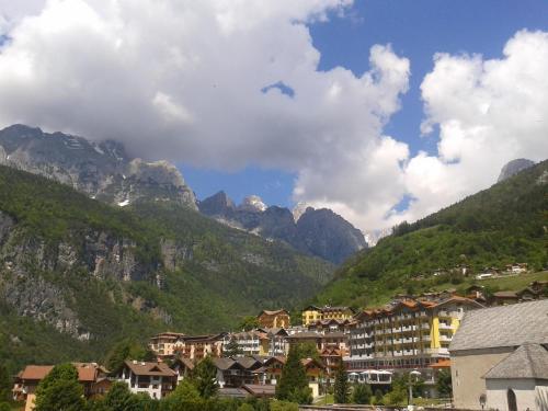 Double or Twin Room with Mountain View