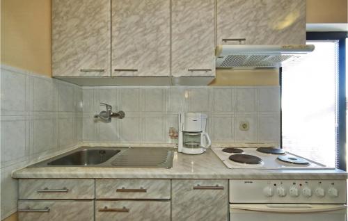 3 Bedroom Gorgeous Apartment In Porec