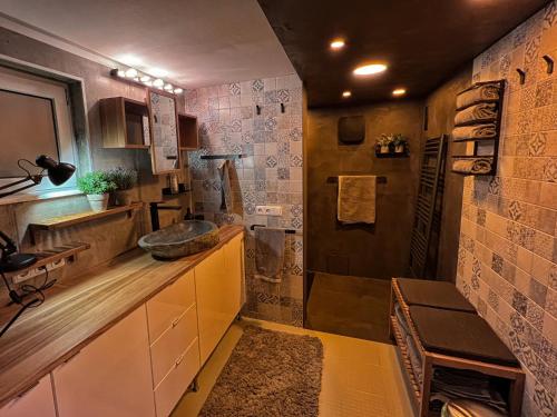 浴室, Der alte Torturm in 貝格貝羅爾巴赫