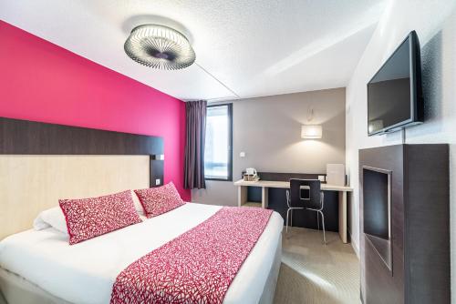 1 double bed, 2 twin beds