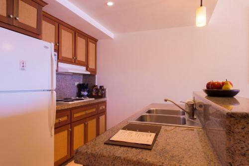 Master Suite image 7