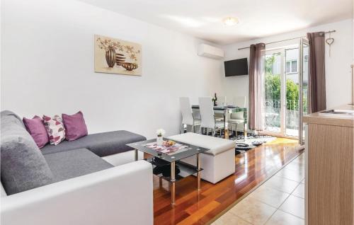 2 Bedroom Lovely Apartment In Crikvenica