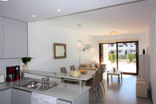  Casa Laurita apartamento con terraza jardín y piscina comunitaria, Unterkunft in San Juan de los Terreros