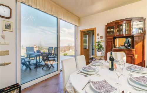 virtuve, Three-Bedroom Holiday Home In Starjak in Starjak