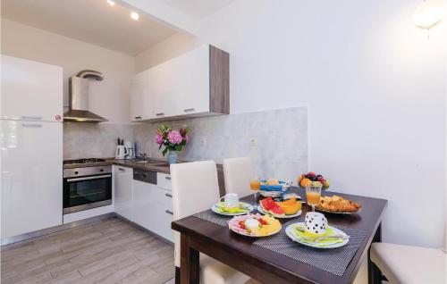 Pet Friendly Apartment In Bosanka With Kitchen