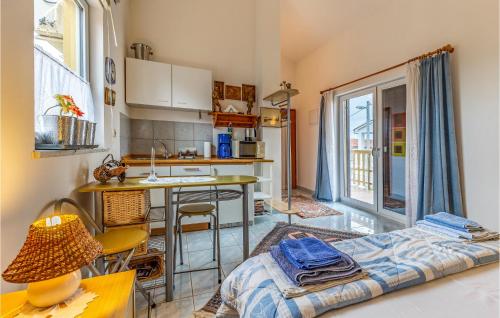  Amazing apartment in Liznjan with in Ližnjan