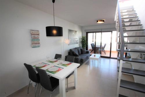  Palmera apartamento con balcón azotea y piscina comunitaria, Pension in San Juan de los Terreros